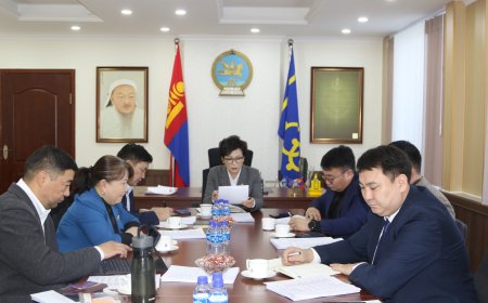 АЙМГИЙН ИТХ-ЫН ЗӨВЛӨЛИЙН ГИШҮҮДИЙН 2026 ОНЫ ЭХНИЙ ХУРАЛ ҮРГЭЛЖИЛЖ БАЙНА