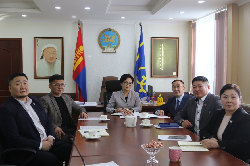 МУ-ЫН ЗАСГИЙН ГАЗРЫН ХЭРЭГ ЭРХЛЭХ ГАЗРААС ОРОН НУТГИЙН УДИРДЛАГАТАЙ ЦАХИМААР ХУРАЛДЛАА