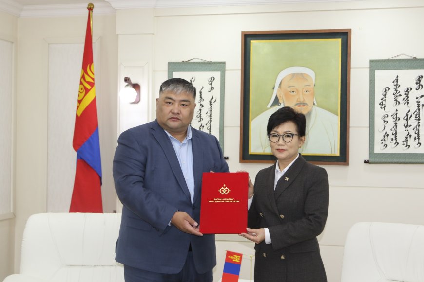 ДАРХАН-УУЛ АЙМГИЙН ИТХ-ЫН ЭЭЛЖИТ ХУРАЛДААНААР ХЭЛЭЛЦЭХ АСУУДЛЫГ ӨРГӨН БАРИЛАА