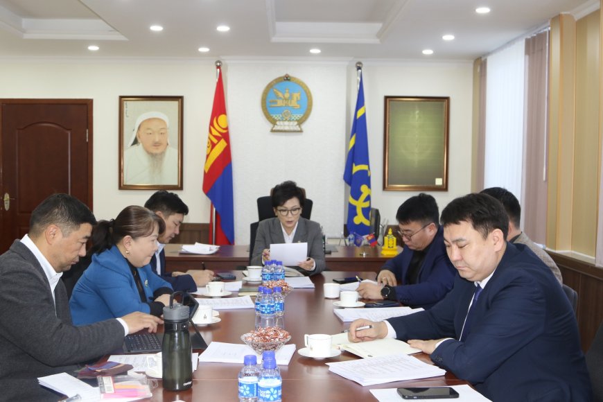 АЙМГИЙН ИТХ-ЫН ЗӨВЛӨЛИЙН ГИШҮҮДИЙН 2026 ОНЫ ЭХНИЙ ХУРАЛ ҮРГЭЛЖИЛЖ БАЙНА